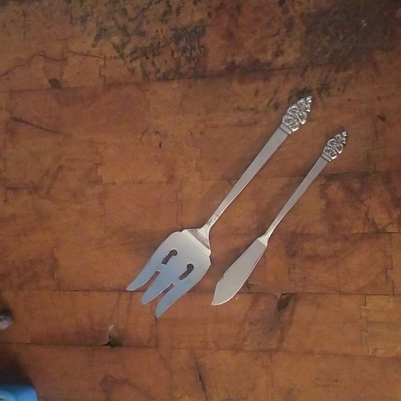 Oneidacraft Deluxe Stainless Butter Knife and Meat Fork  2 piece - Picture 3 of 4